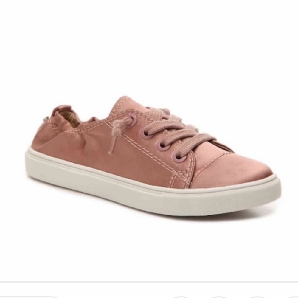 NIB size 7 Steve Madden pink satin shoes